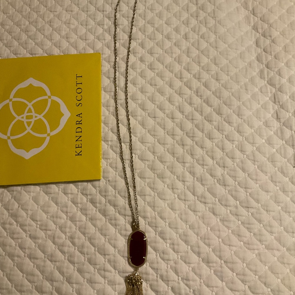 Kendra Scott necklace